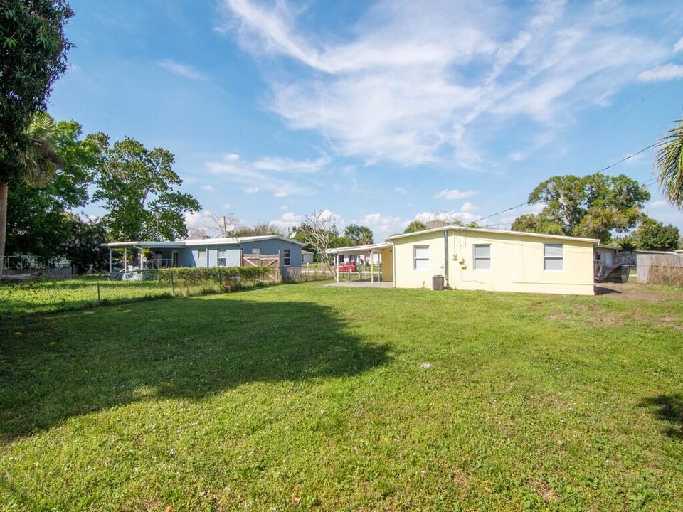 Active With Contract: $247,900 (3 beds, 2 baths, 934 Square Feet)