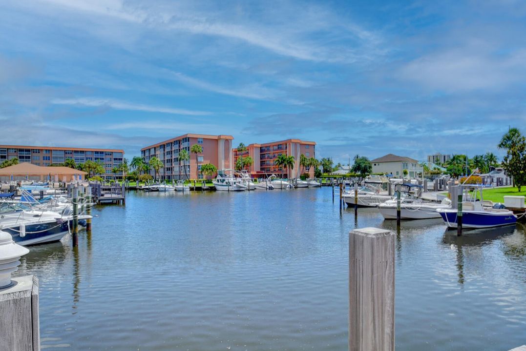 For Sale: $355,000 (2 beds, 2 baths, 1200 Square Feet)