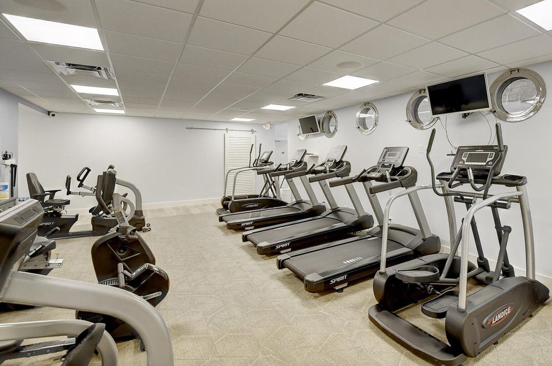 For Sale: $355,000 (2 beds, 2 baths, 1200 Square Feet)