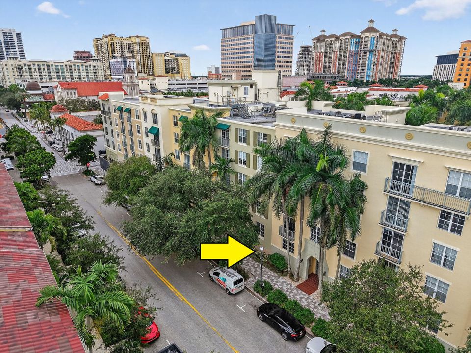 Под контрактом: $350,000 (1 спален, 1 ванн, 775 Квадратных фут)