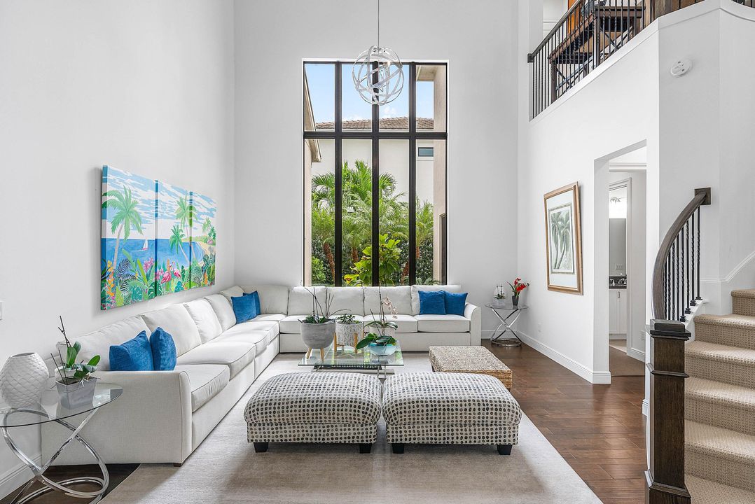 For Sale: $2,985,000 (5 beds, 5 baths, 4722 Square Feet)