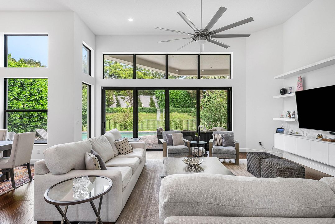 For Sale: $2,985,000 (5 beds, 5 baths, 4722 Square Feet)