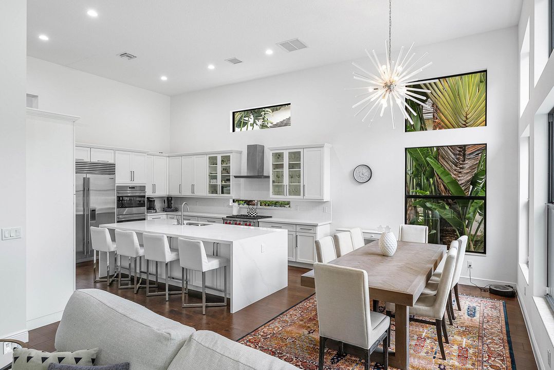 For Sale: $2,985,000 (5 beds, 5 baths, 4722 Square Feet)