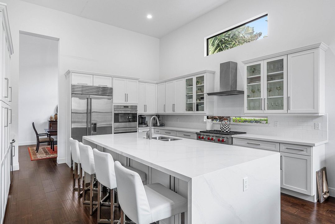 For Sale: $2,985,000 (5 beds, 5 baths, 4722 Square Feet)