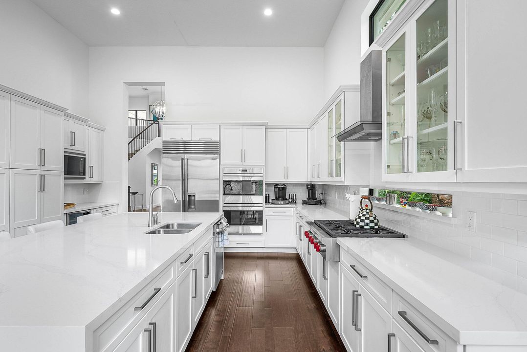 For Sale: $2,985,000 (5 beds, 5 baths, 4722 Square Feet)