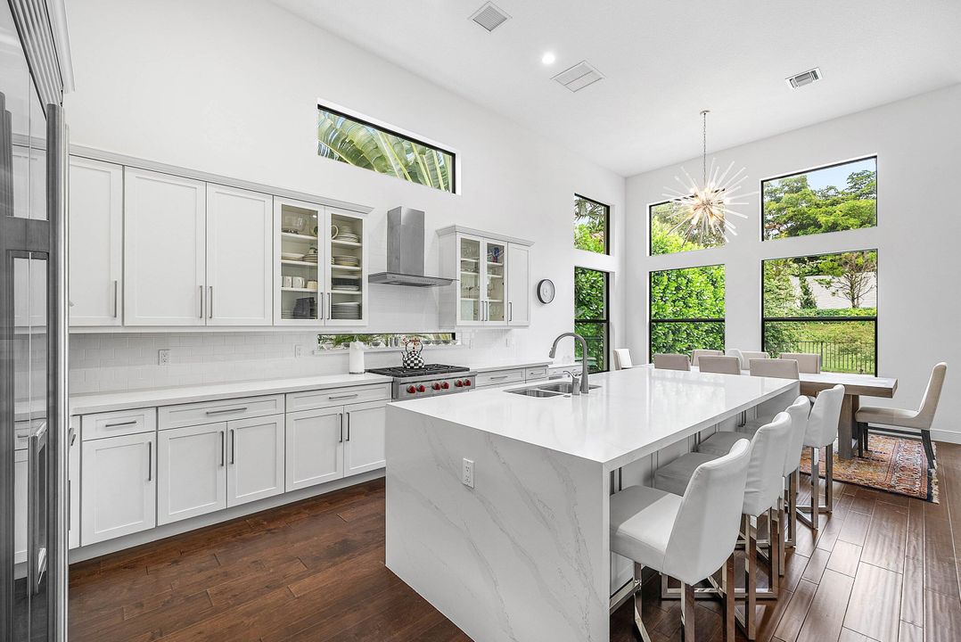 For Sale: $2,985,000 (5 beds, 5 baths, 4722 Square Feet)