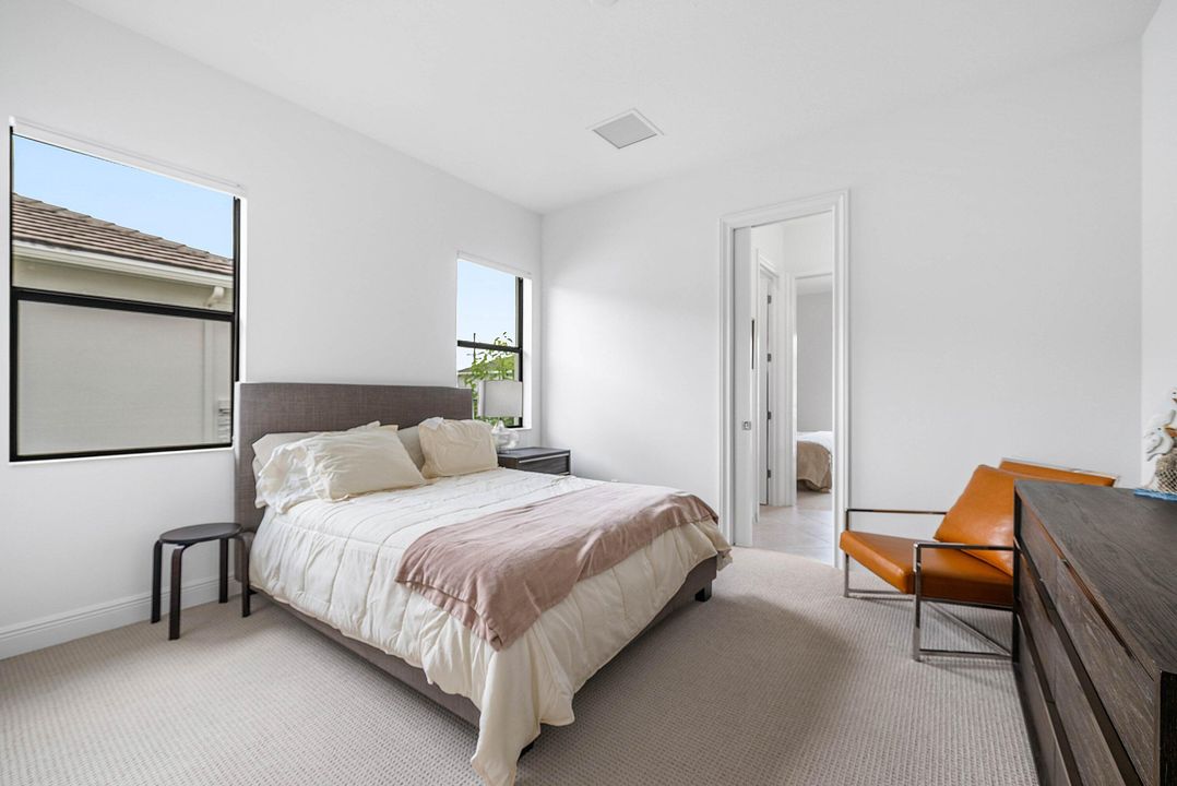 For Sale: $2,985,000 (5 beds, 5 baths, 4722 Square Feet)