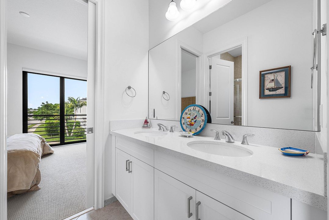 For Sale: $2,985,000 (5 beds, 5 baths, 4722 Square Feet)