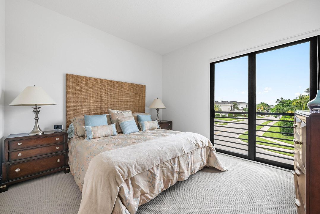 For Sale: $2,985,000 (5 beds, 5 baths, 4722 Square Feet)