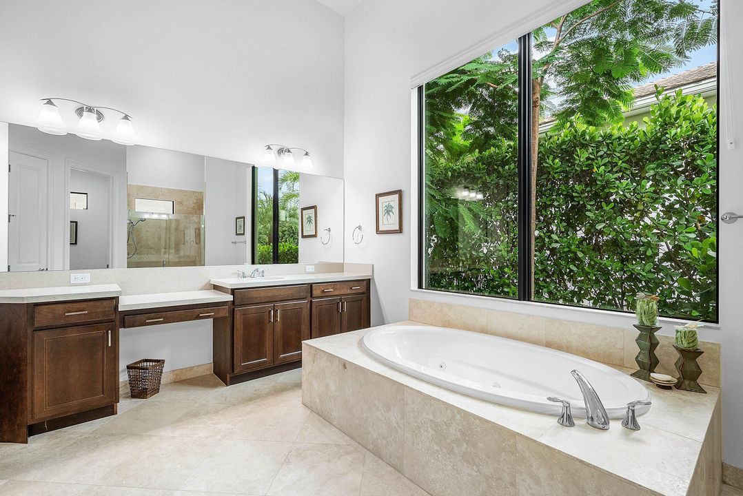 For Sale: $2,985,000 (5 beds, 5 baths, 4722 Square Feet)