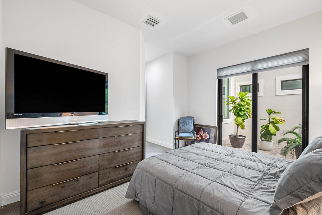 For Sale: $2,985,000 (5 beds, 5 baths, 4722 Square Feet)