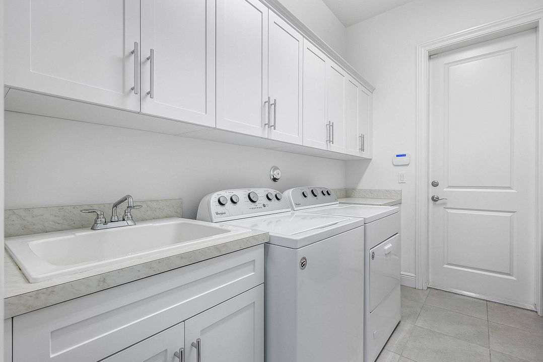 For Sale: $2,985,000 (5 beds, 5 baths, 4722 Square Feet)