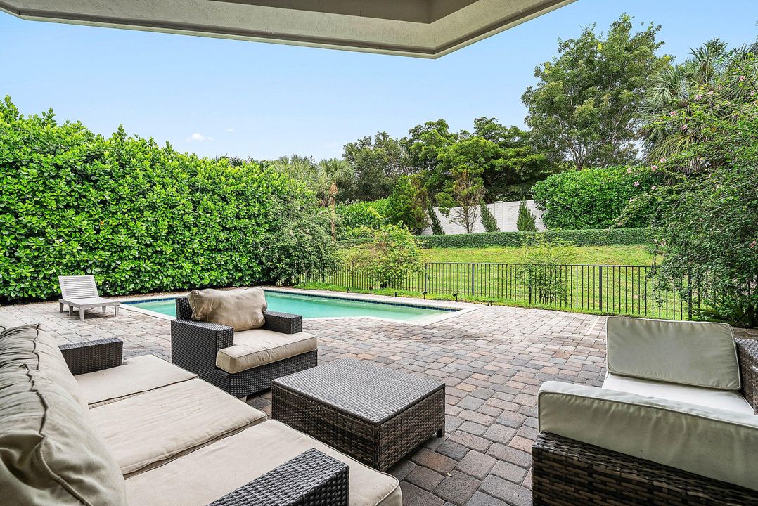 For Sale: $2,985,000 (5 beds, 5 baths, 4722 Square Feet)