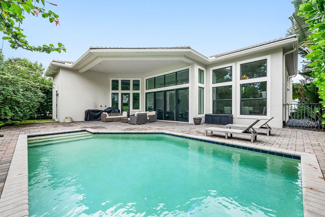 For Sale: $2,985,000 (5 beds, 5 baths, 4722 Square Feet)