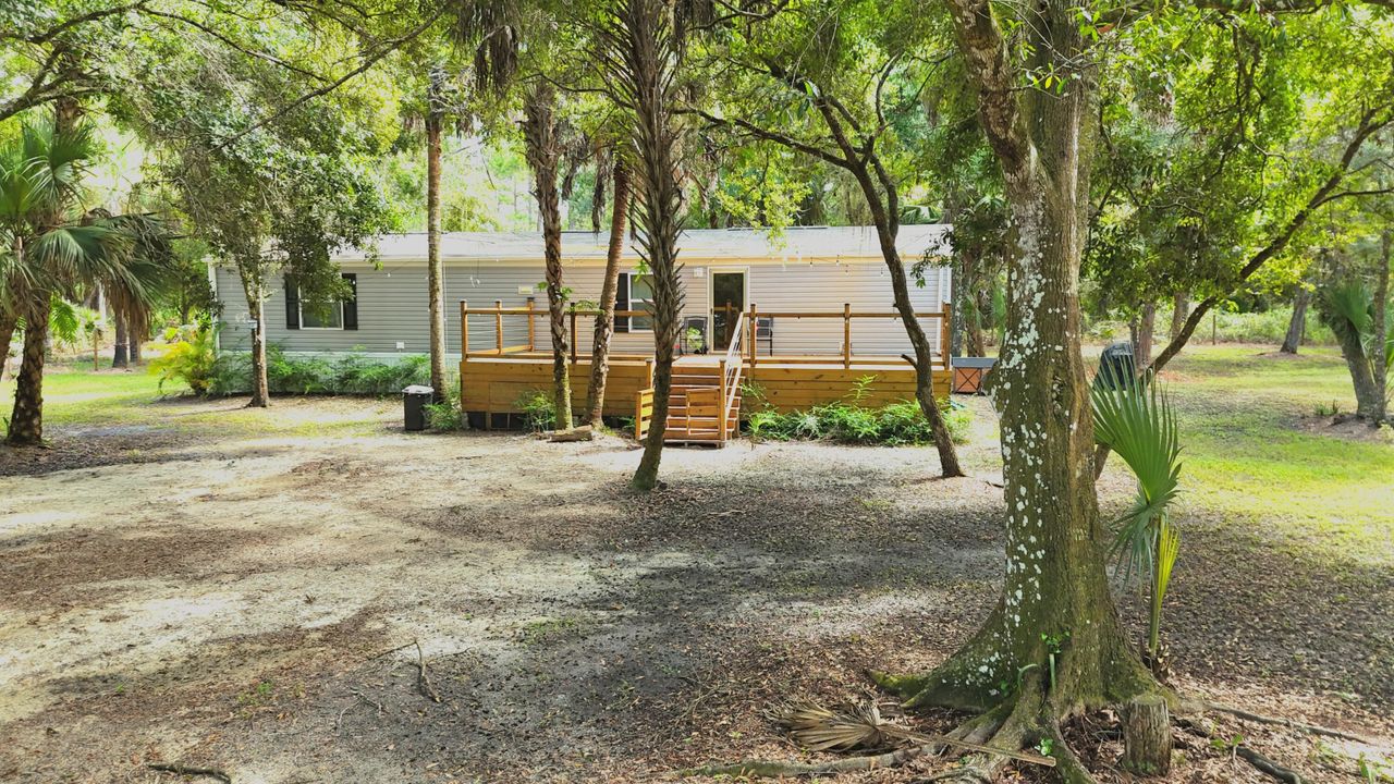 For Sale: $315,000 (2 beds, 2 baths, 840 Square Feet)