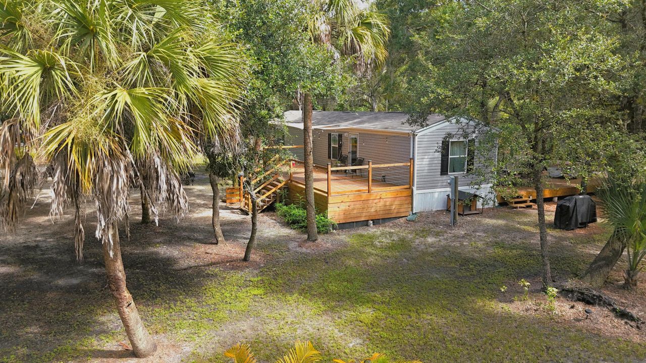 For Sale: $315,000 (2 beds, 2 baths, 840 Square Feet)