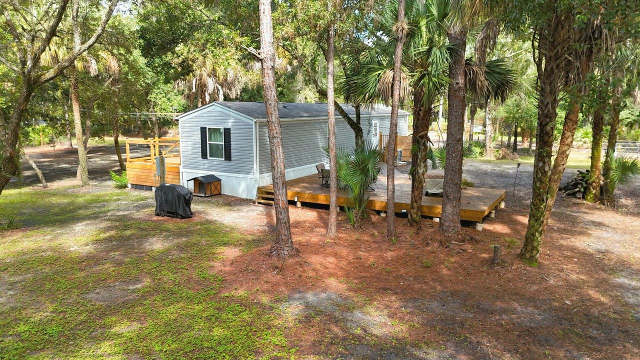 For Sale: $315,000 (2 beds, 2 baths, 840 Square Feet)