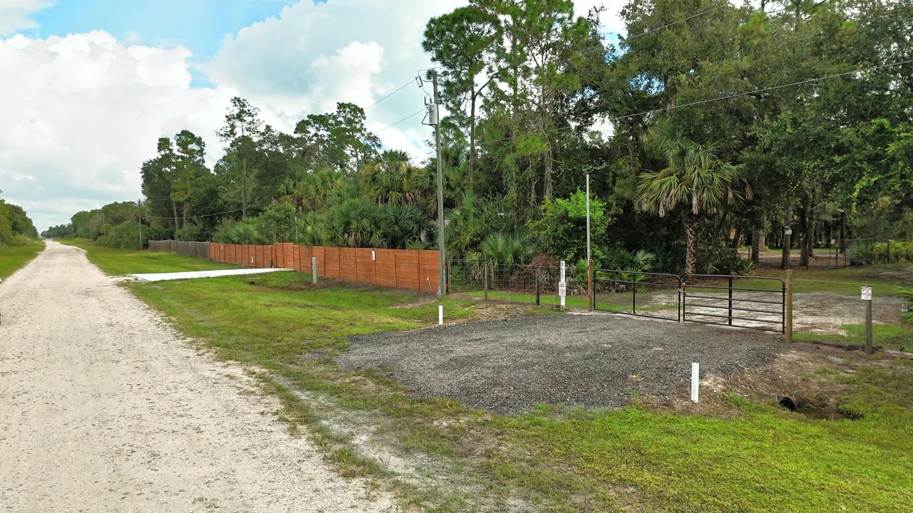 For Sale: $315,000 (2 beds, 2 baths, 840 Square Feet)