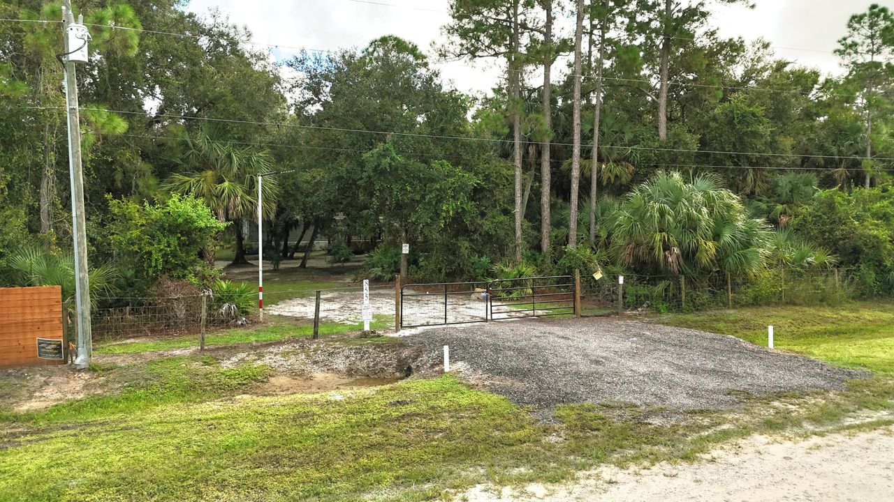 For Sale: $315,000 (2 beds, 2 baths, 840 Square Feet)