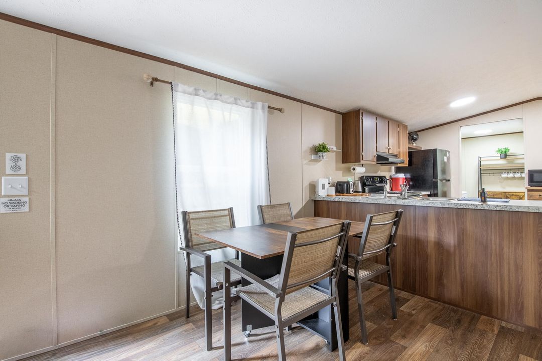 For Sale: $315,000 (2 beds, 2 baths, 840 Square Feet)