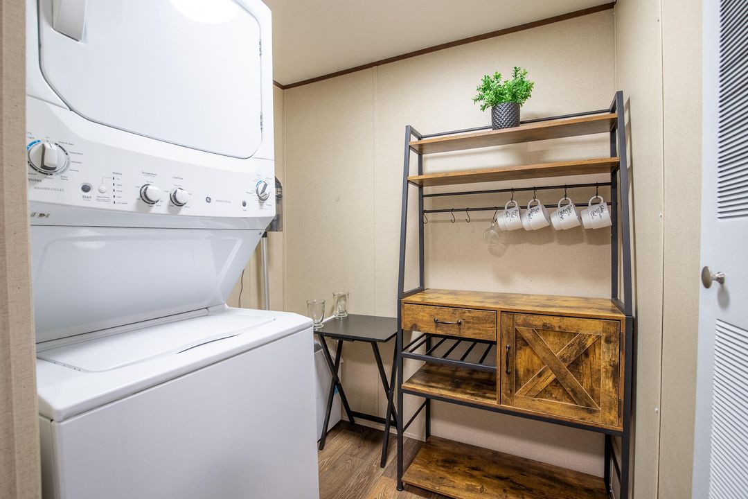 For Sale: $315,000 (2 beds, 2 baths, 840 Square Feet)