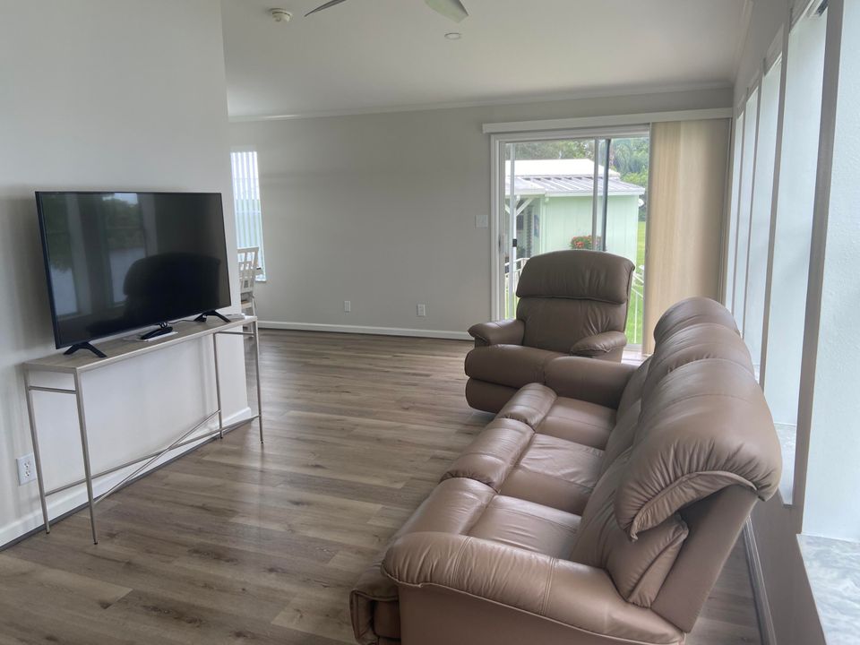 待售: $98,000 (2 贝兹, 2 浴室, 1200 平方英尺)