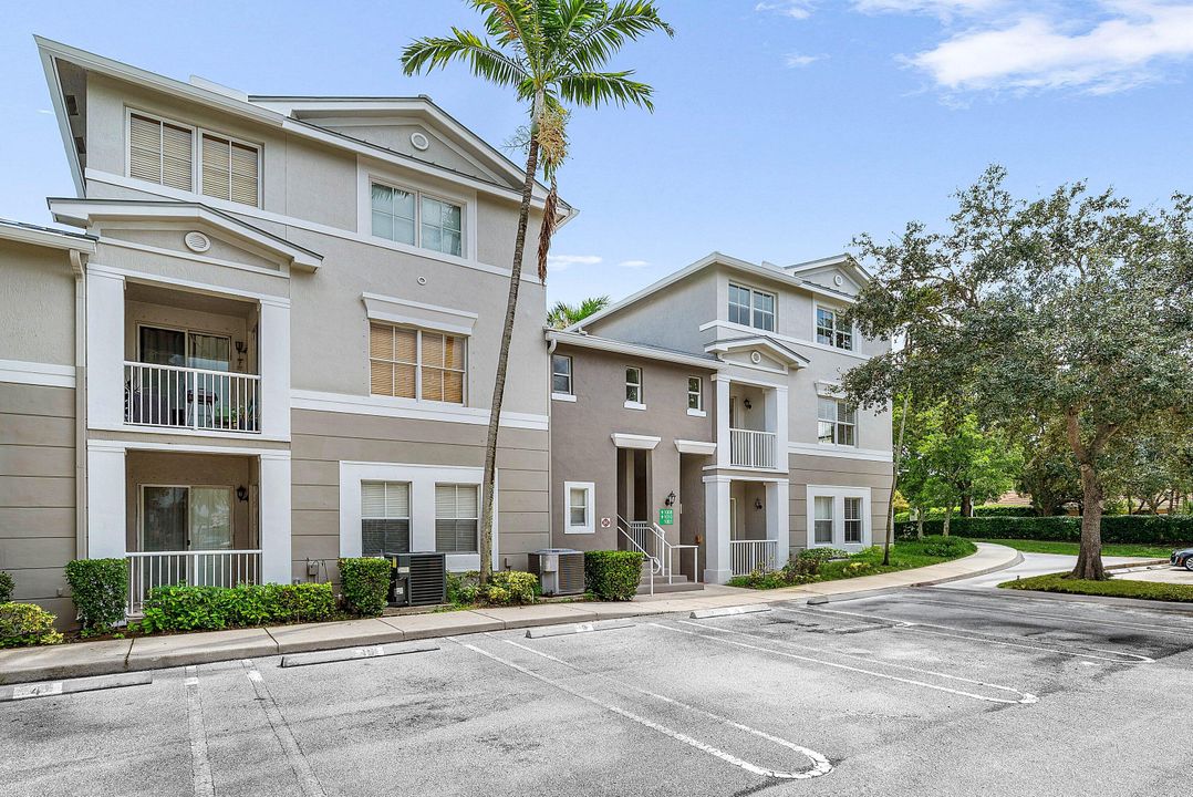 Recently Rented: $2,200 (2 beds, 2 baths, 1282 Square Feet)