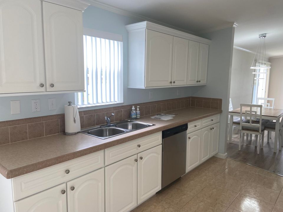 待售: $98,000 (2 贝兹, 2 浴室, 1200 平方英尺)