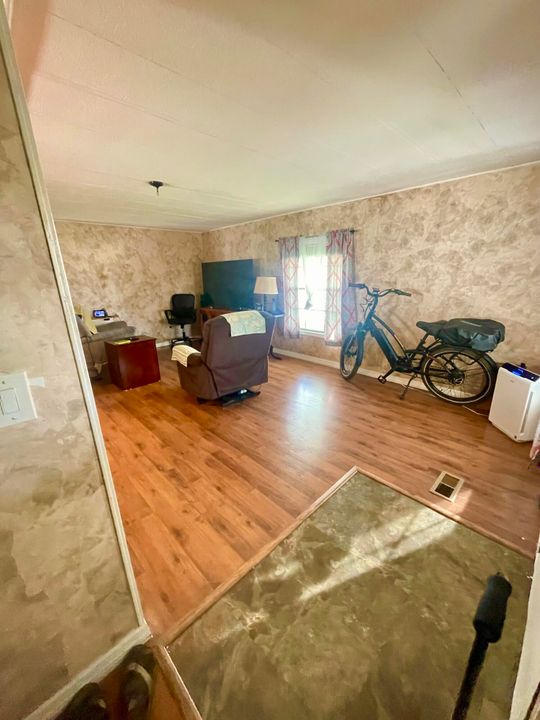 待售: $35,000 (2 贝兹, 2 浴室, 1270 平方英尺)