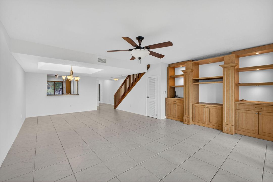 Activo con contrato: $4,000 (2 camas, 2 baños, 1512 Pies cuadrados)