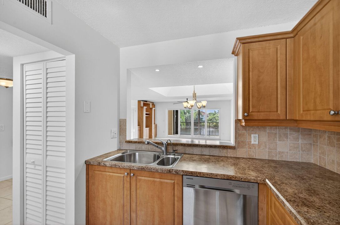 Activo con contrato: $4,000 (2 camas, 2 baños, 1512 Pies cuadrados)