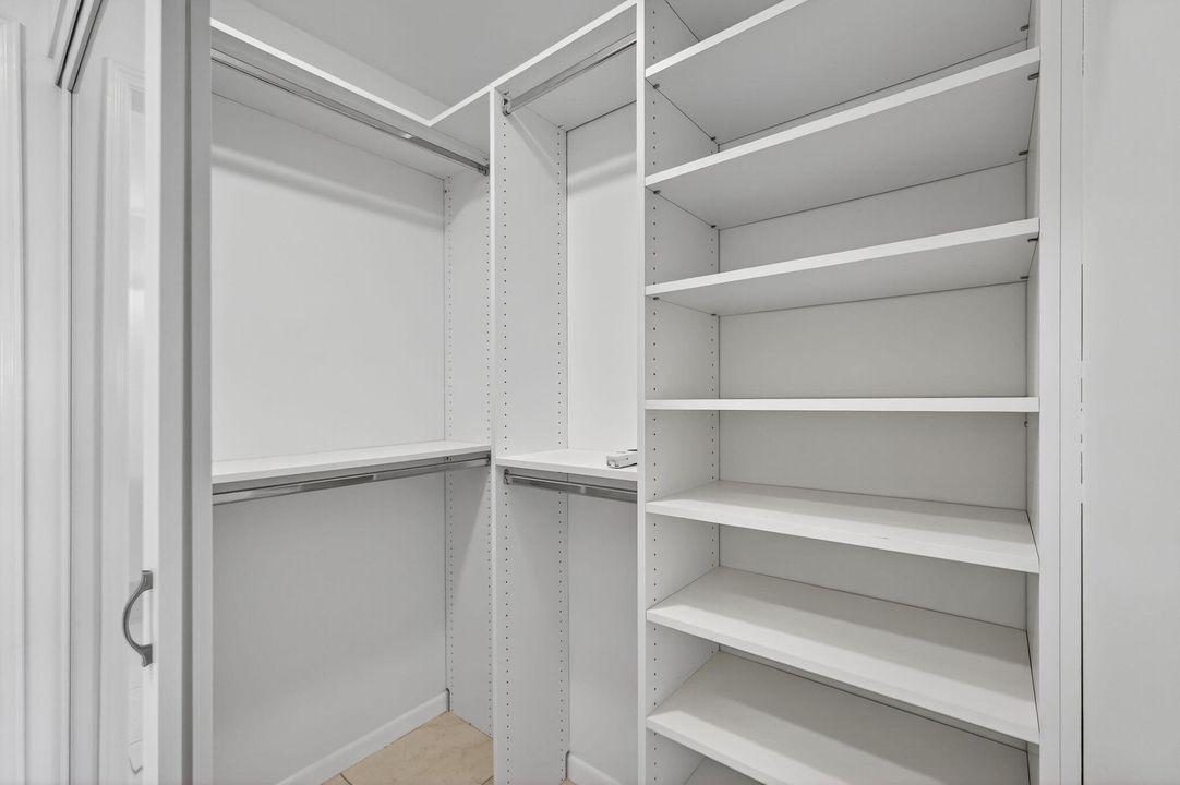 Activo con contrato: $4,000 (2 camas, 2 baños, 1512 Pies cuadrados)