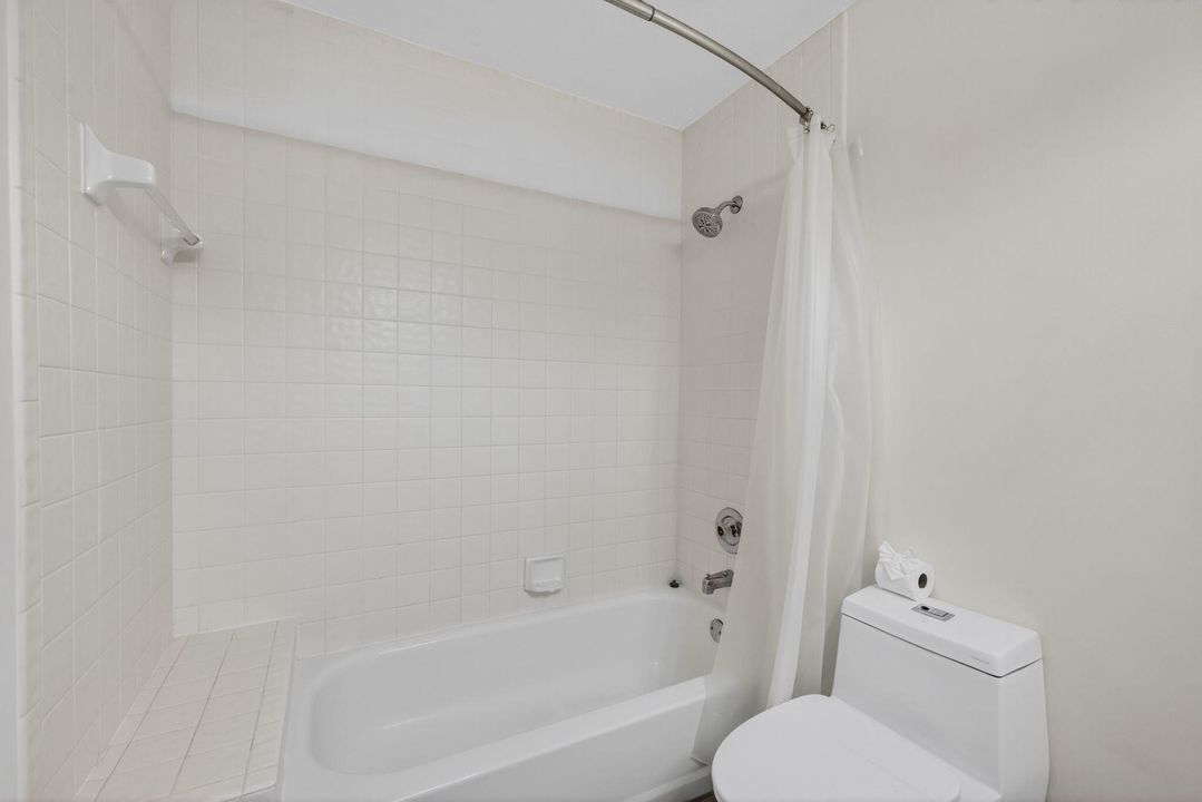 Activo con contrato: $4,000 (2 camas, 2 baños, 1512 Pies cuadrados)