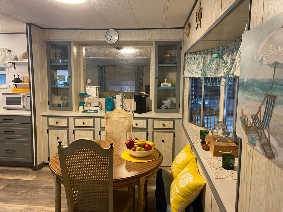 合同活跃: $50,000 (2 贝兹, 2 浴室, 1200 平方英尺)