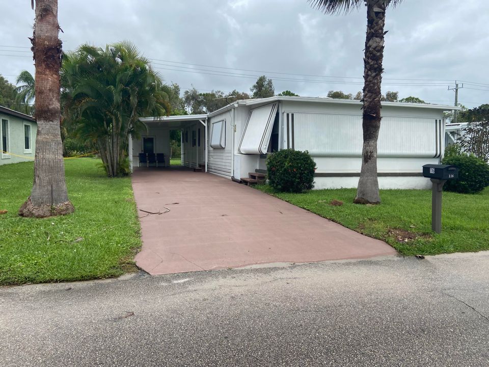 合同活跃: $50,000 (2 贝兹, 2 浴室, 1200 平方英尺)