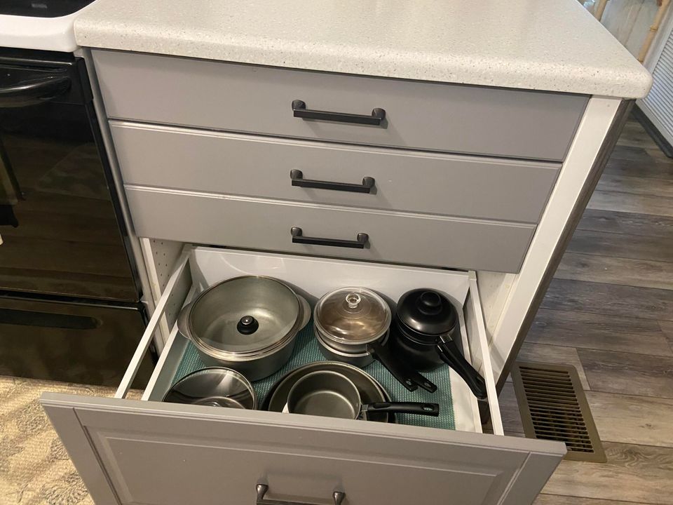 合同活跃: $50,000 (2 贝兹, 2 浴室, 1200 平方英尺)