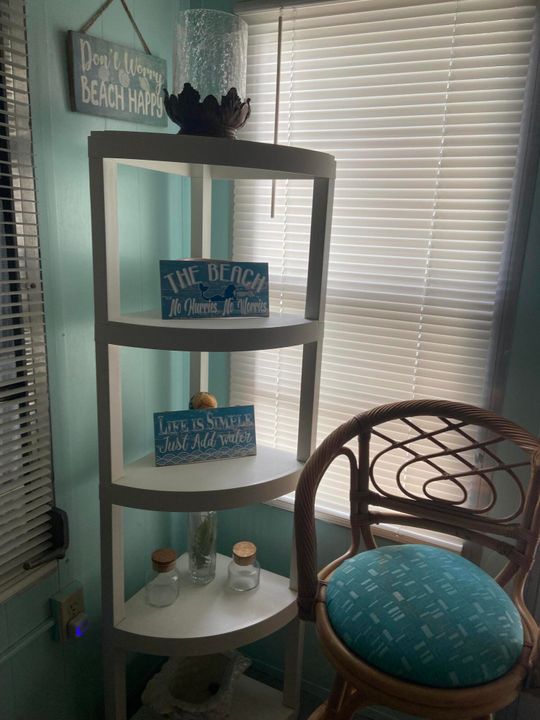 合同活跃: $50,000 (2 贝兹, 2 浴室, 1200 平方英尺)