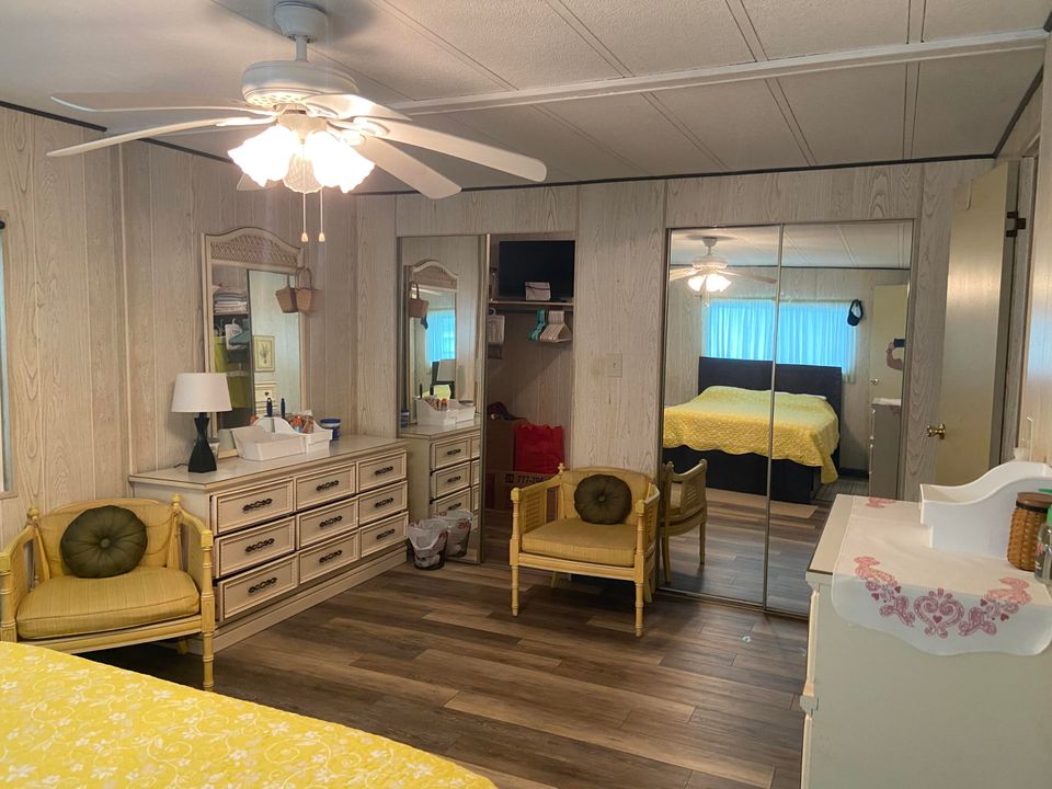 合同活跃: $50,000 (2 贝兹, 2 浴室, 1200 平方英尺)