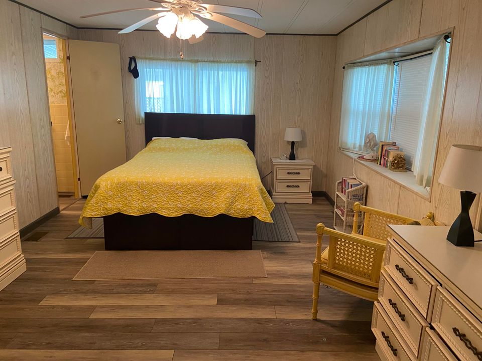 合同活跃: $50,000 (2 贝兹, 2 浴室, 1200 平方英尺)