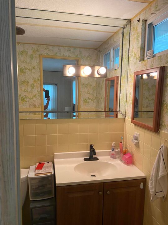 合同活跃: $50,000 (2 贝兹, 2 浴室, 1200 平方英尺)