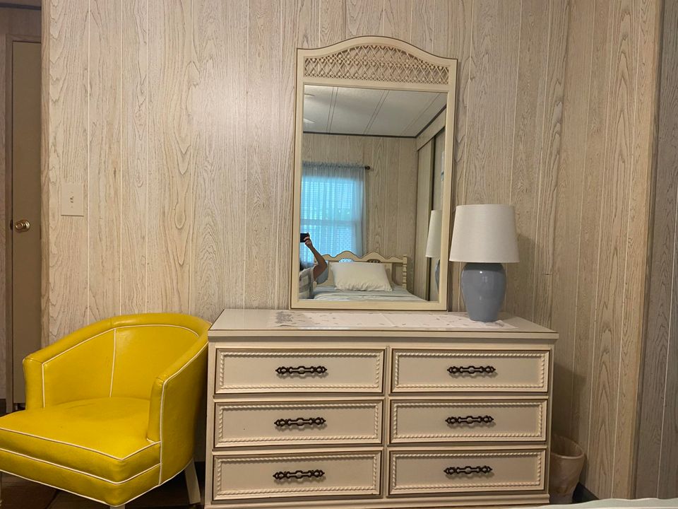 合同活跃: $50,000 (2 贝兹, 2 浴室, 1200 平方英尺)