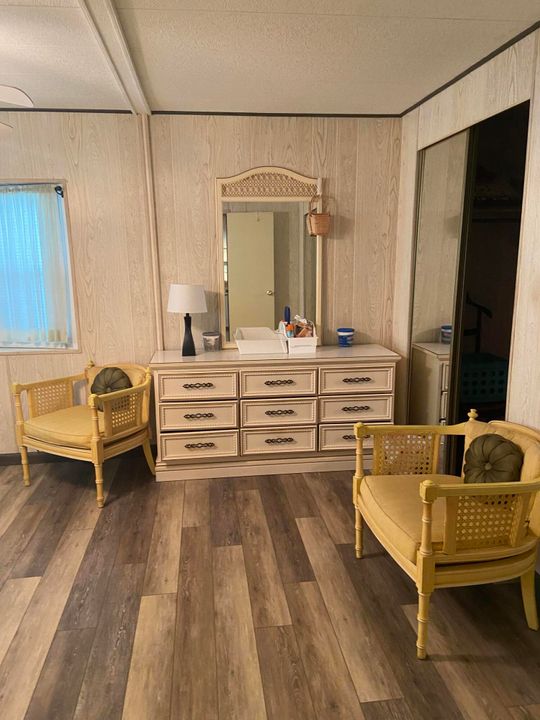 合同活跃: $50,000 (2 贝兹, 2 浴室, 1200 平方英尺)