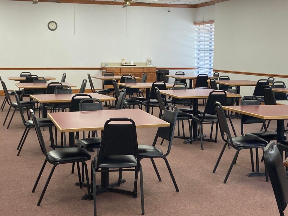 合同活跃: $50,000 (2 贝兹, 2 浴室, 1200 平方英尺)