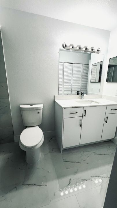 Active With Contract: $2,299 (2 beds, 2 baths, 992 Square Feet)