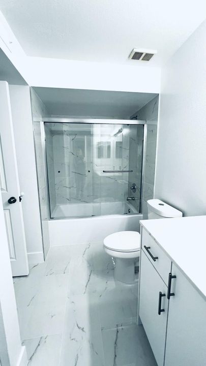 Active With Contract: $2,299 (2 beds, 2 baths, 992 Square Feet)