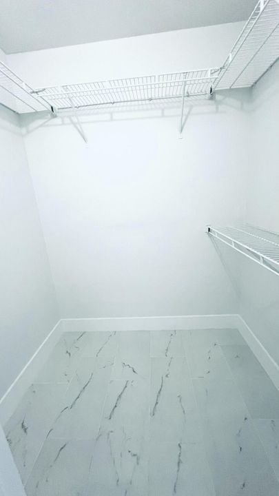 Active With Contract: $2,299 (2 beds, 2 baths, 992 Square Feet)