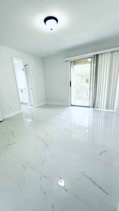 Active With Contract: $2,299 (2 beds, 2 baths, 992 Square Feet)