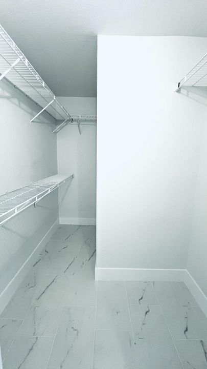 Active With Contract: $2,299 (2 beds, 2 baths, 992 Square Feet)