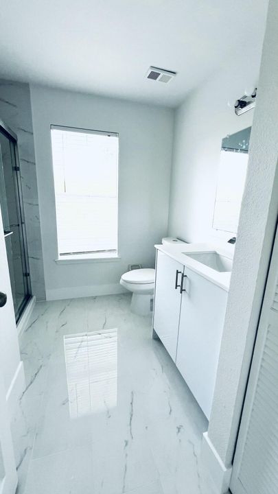 Active With Contract: $2,299 (2 beds, 2 baths, 992 Square Feet)