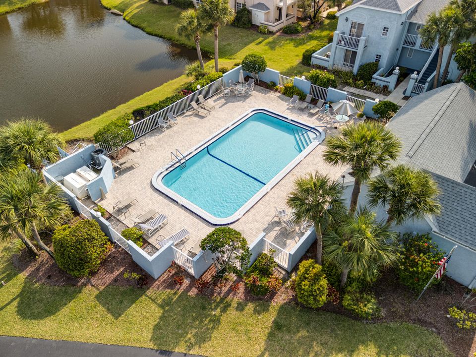 For Sale: $182,500 (2 beds, 2 baths, 874 Square Feet)